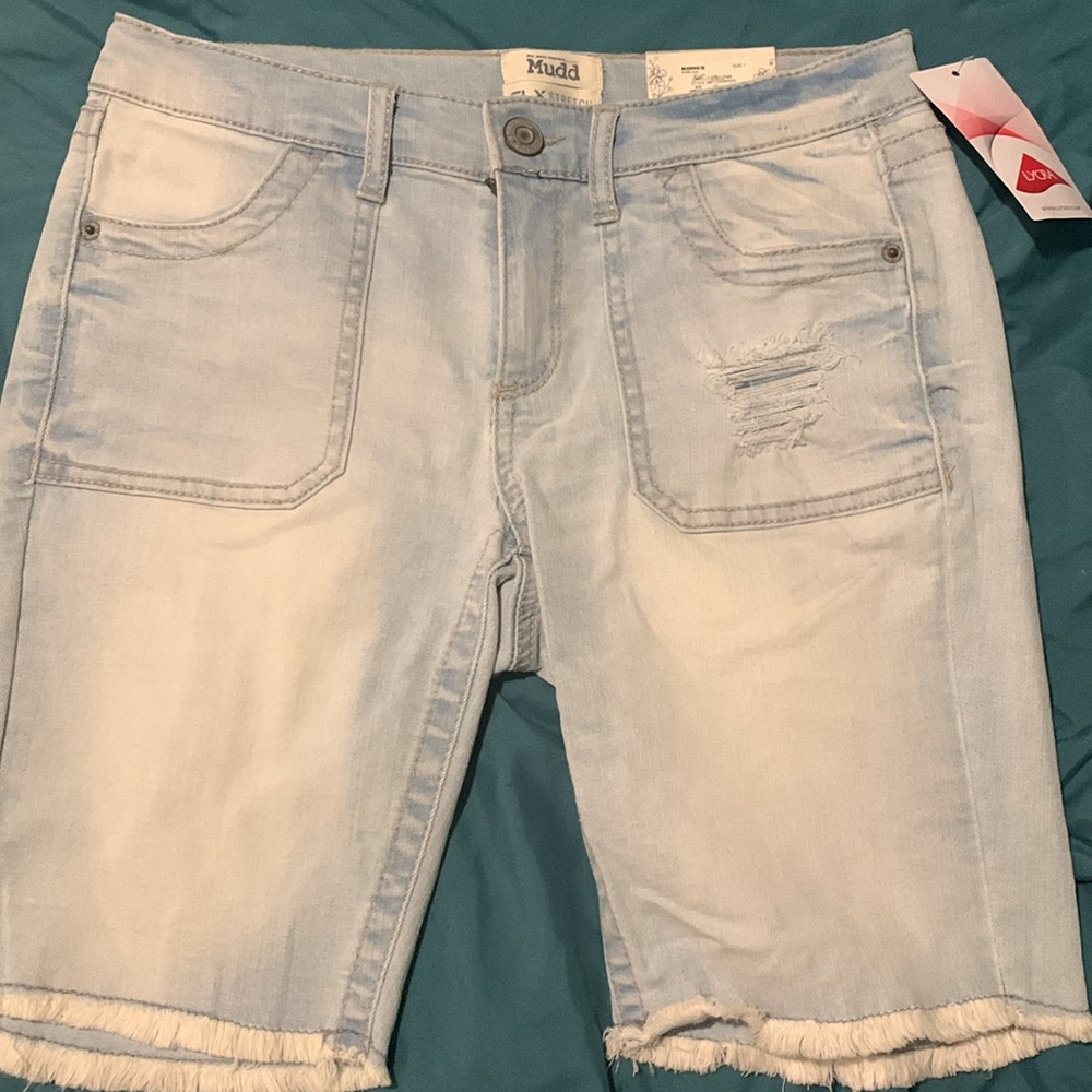 NWT Mudd Bermuda Lowrise Shorts- Sz 7